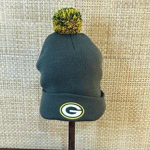 NWOT Green Bay Packers Embroidered "G" Logo Pom Beanie